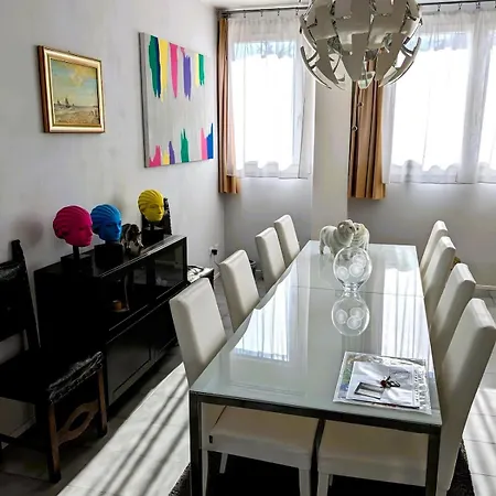 Beautiful New With Private Entrance And Parking 5 Min Walking From Center *