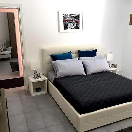 Daire Beautiful New With Private Entrance And Parking 5 Min Walking From Center *